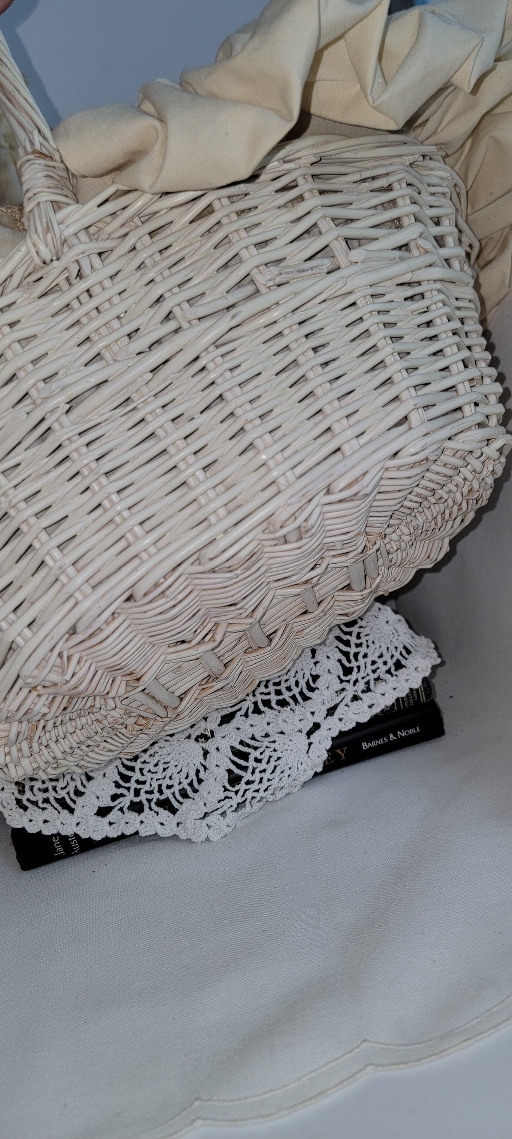 Vintage Sewing Basket with Lid and Ruffled Trim