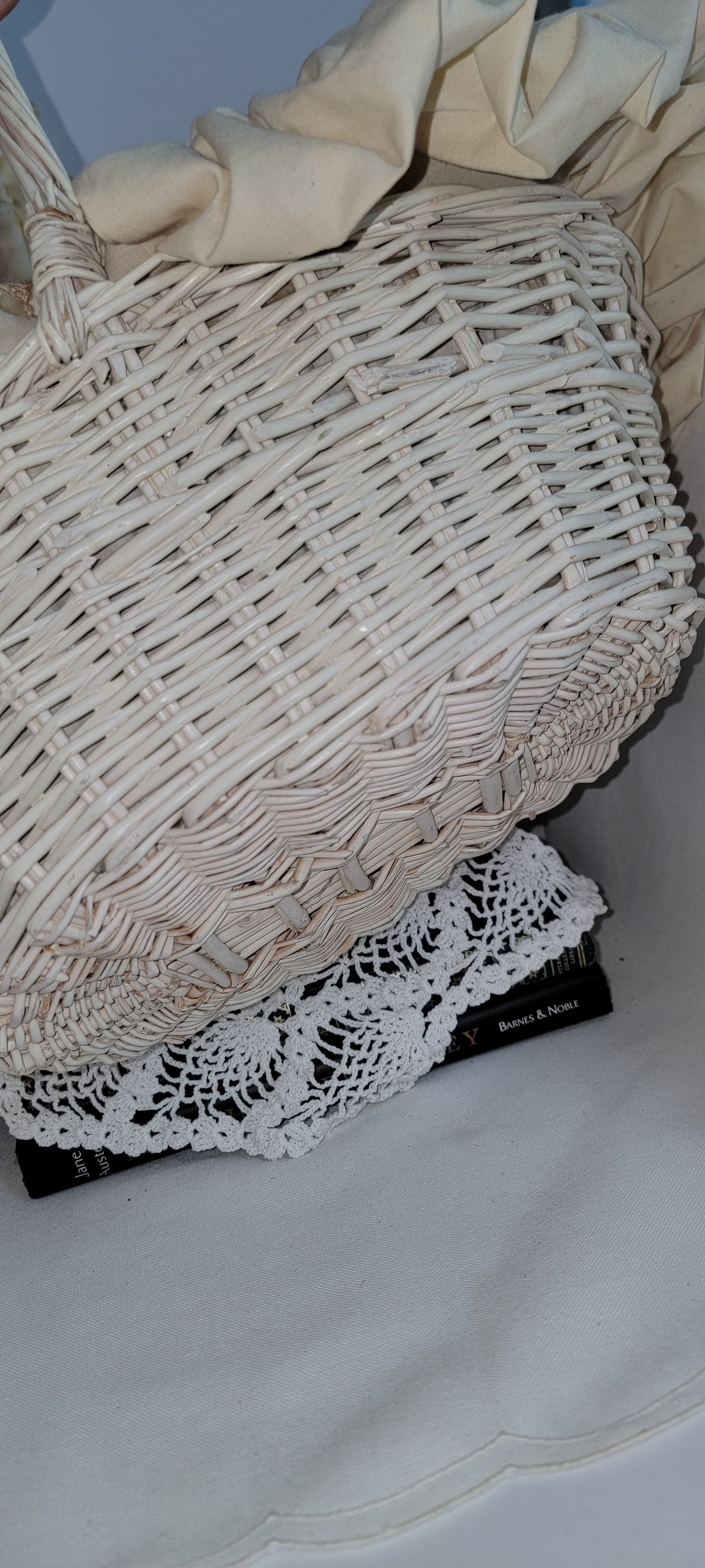 Vintage Sewing Basket with Lid and Ruffled Trim