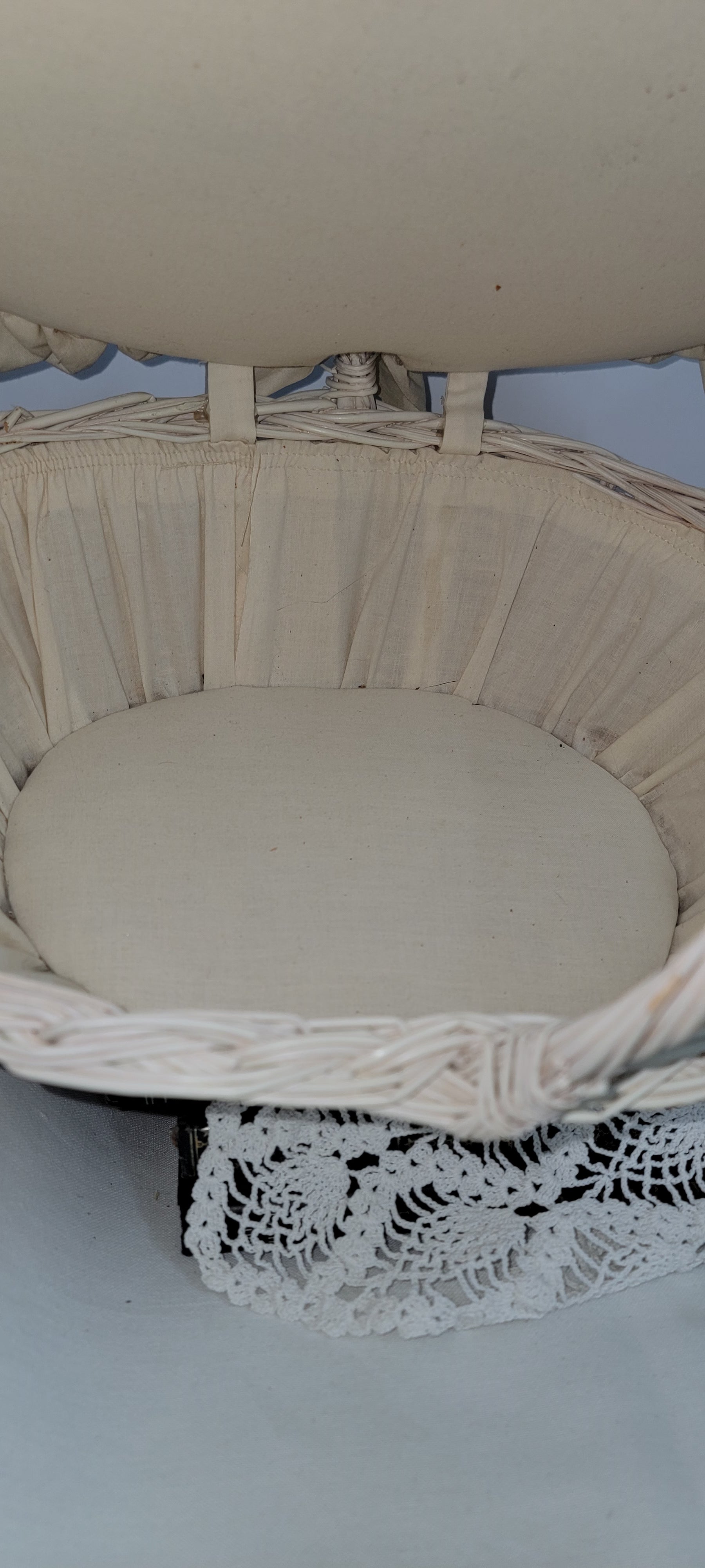 Vintage Sewing Basket with Lid and Ruffled Trim