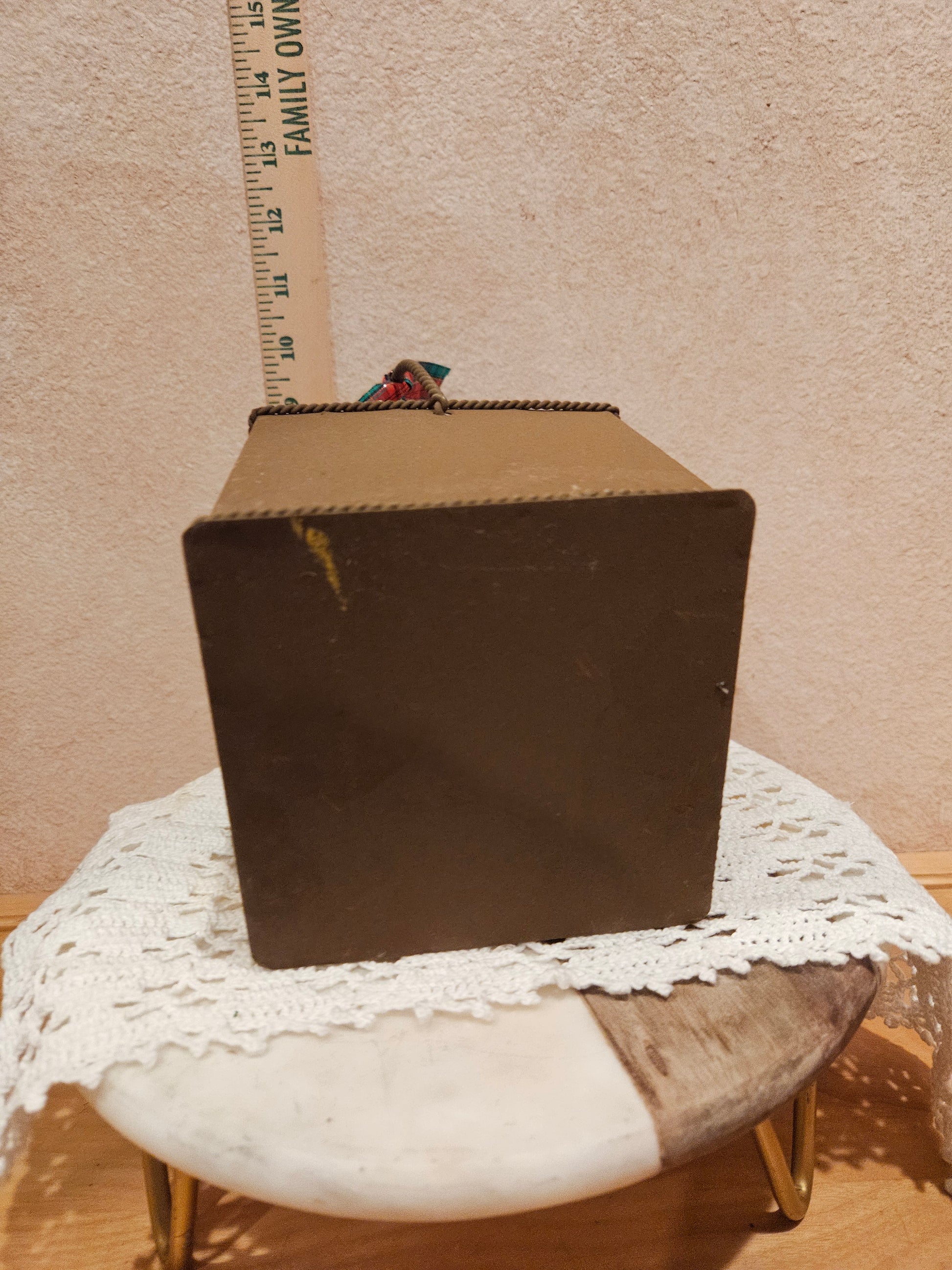 Decorative Snowflake Basket with Ribbon