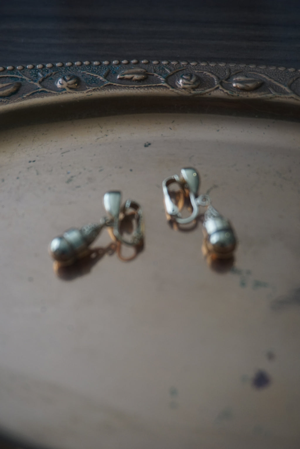 Vintage Gold Tone Teardrop Dangle Earrings