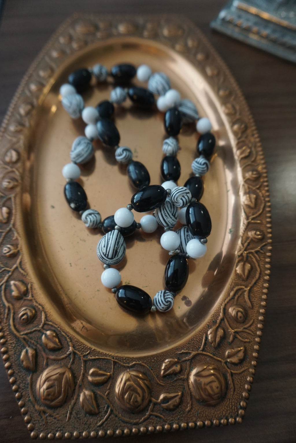 Vintage Stylish black and white beaded necklace