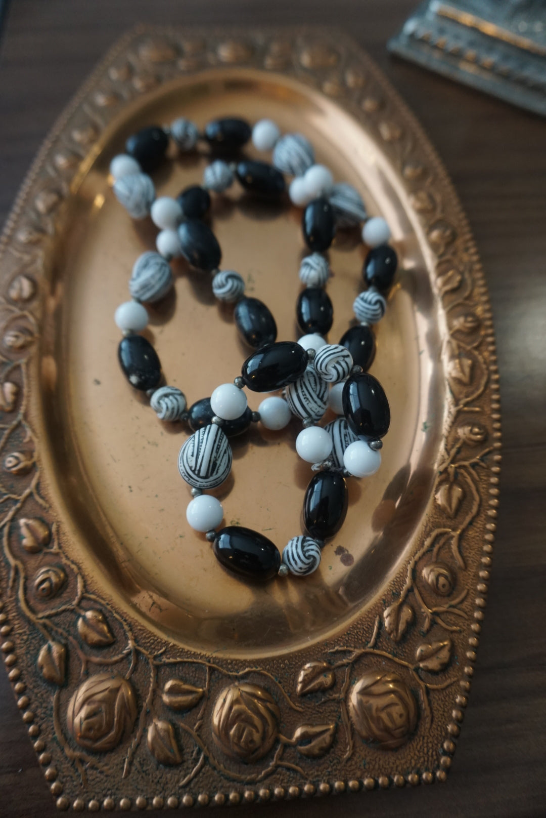 Vintage Stylish black and white beaded necklace