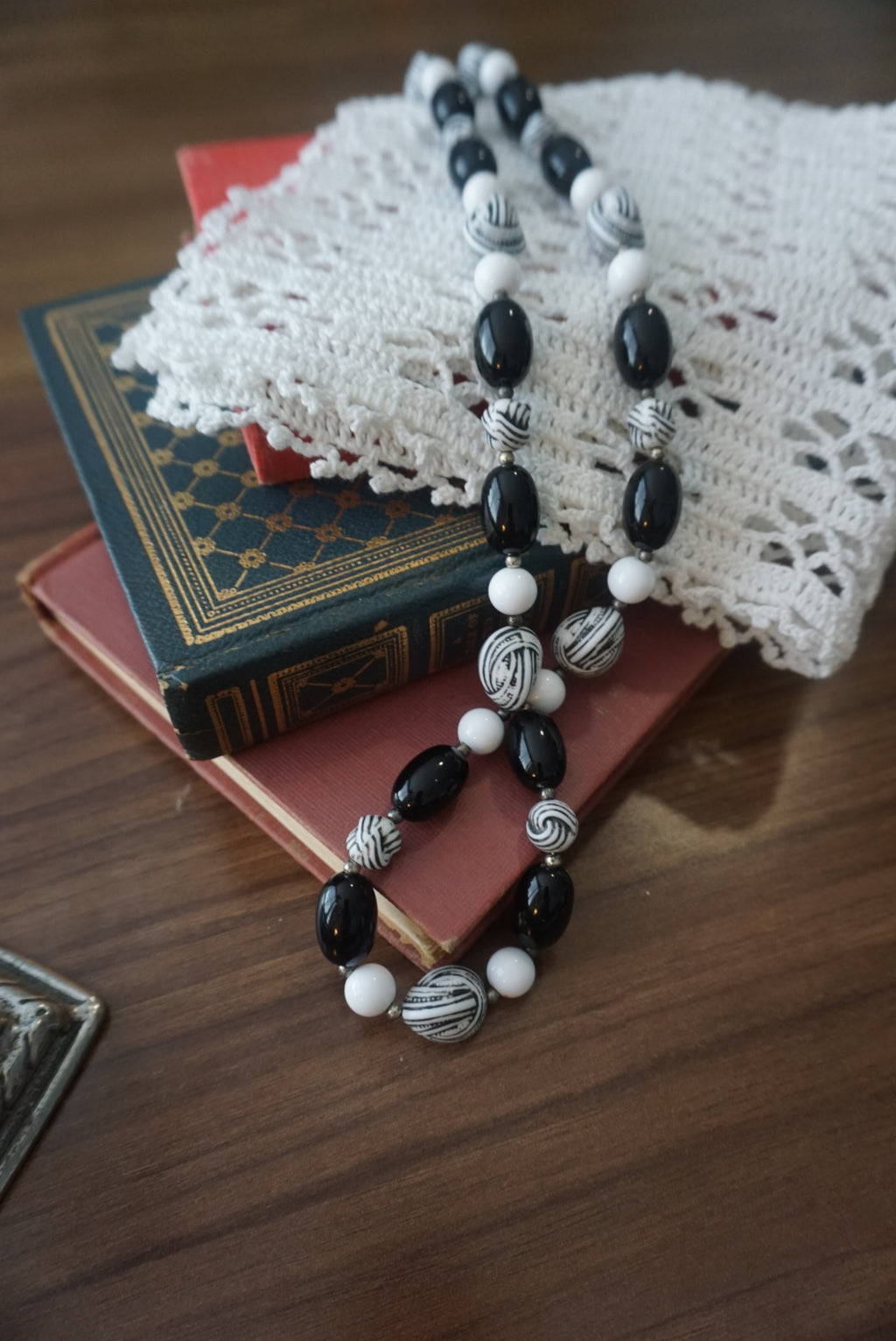 Vintage Stylish black and white beaded necklace