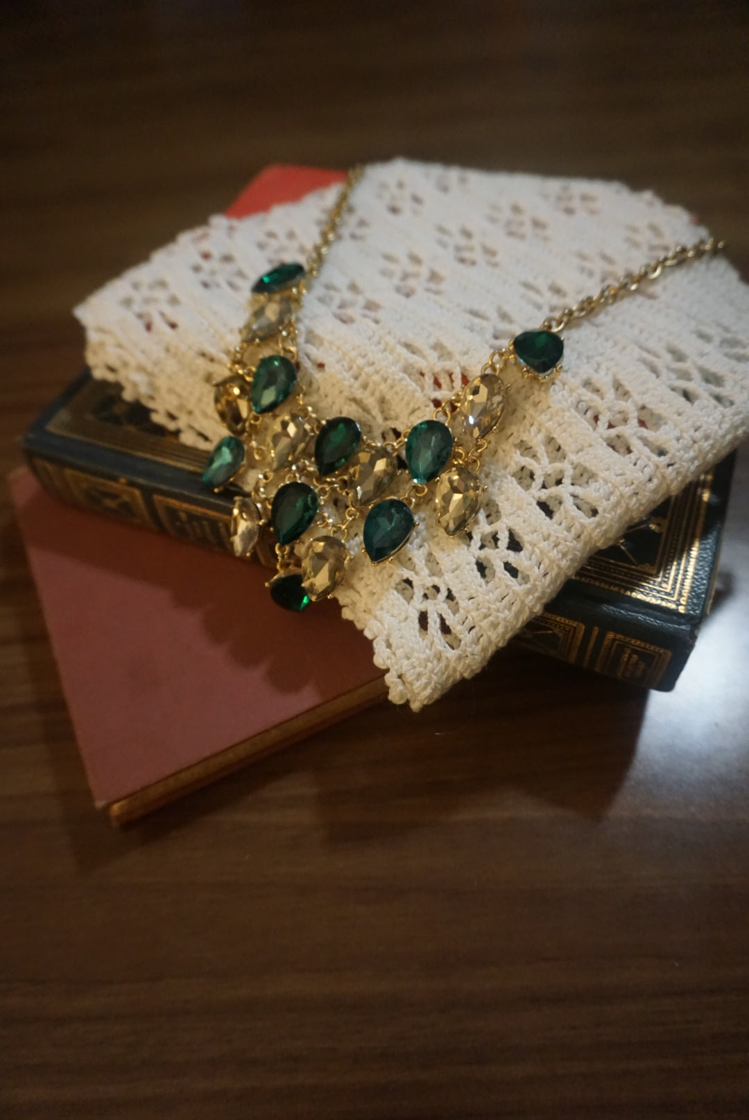 Vintage Statement Jewelry Necklace with Teardrop Stones