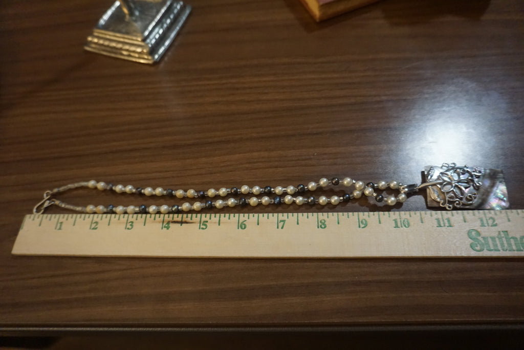 Elegant Pearl and Silver Pendant Necklace