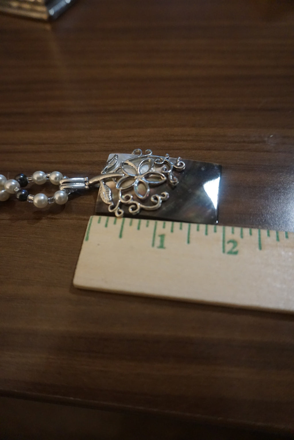 Elegant Pearl and Silver Pendant Necklace