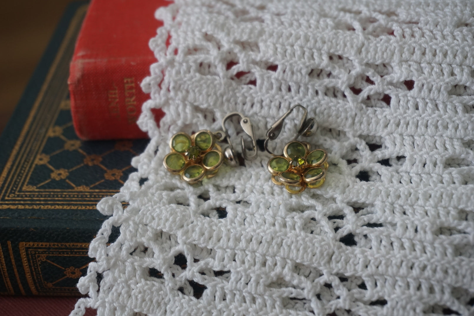 Vintage Flower Design Clip-on Earrings