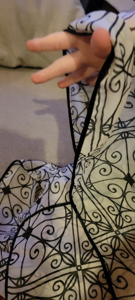 Black and White Scroll Pattern Blanket