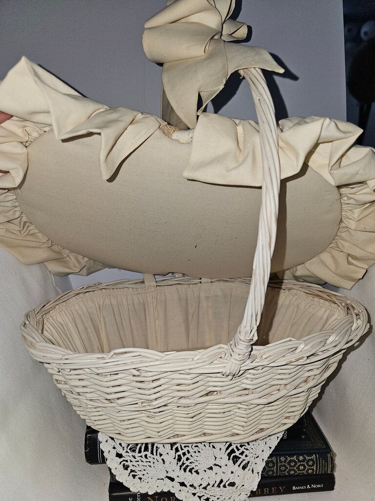Vintage Sewing Basket with Lid and Ruffled Trim