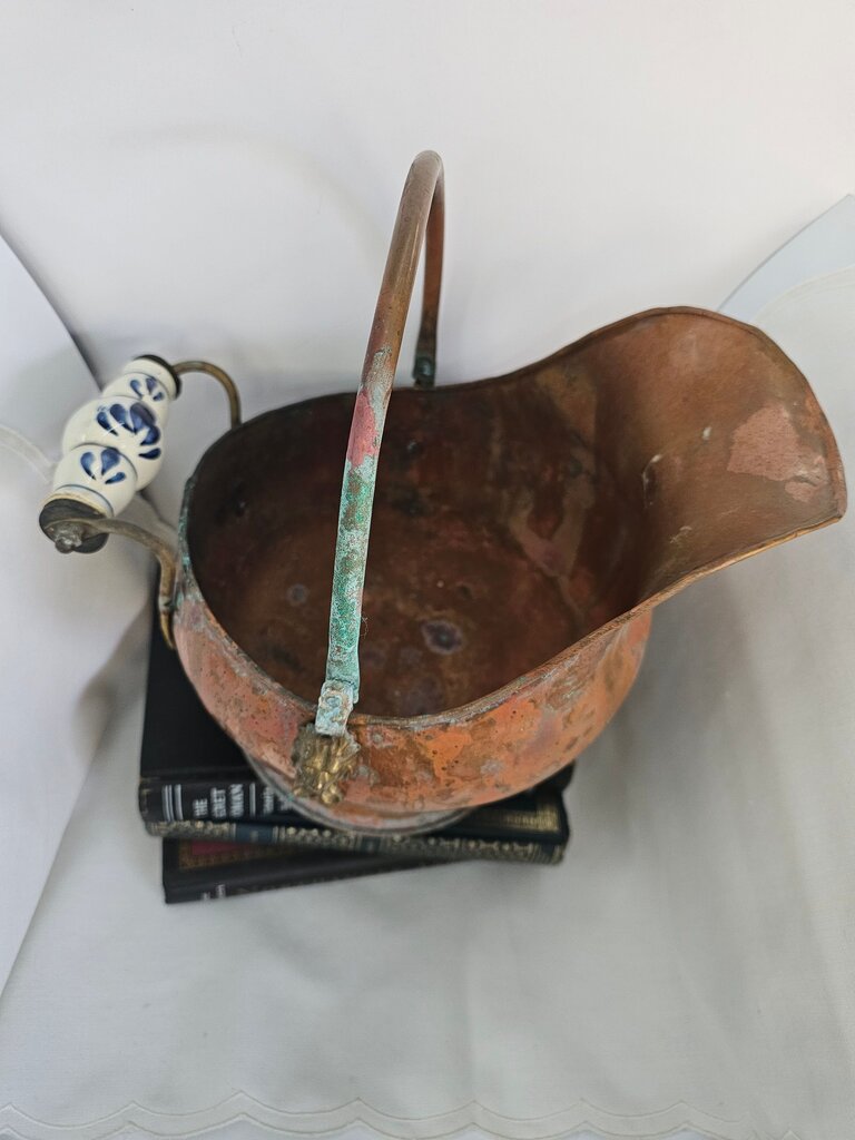 Antique COPPER COAL SCUTTLE Coal Bucket LION HEAD PORCELAIN Handles