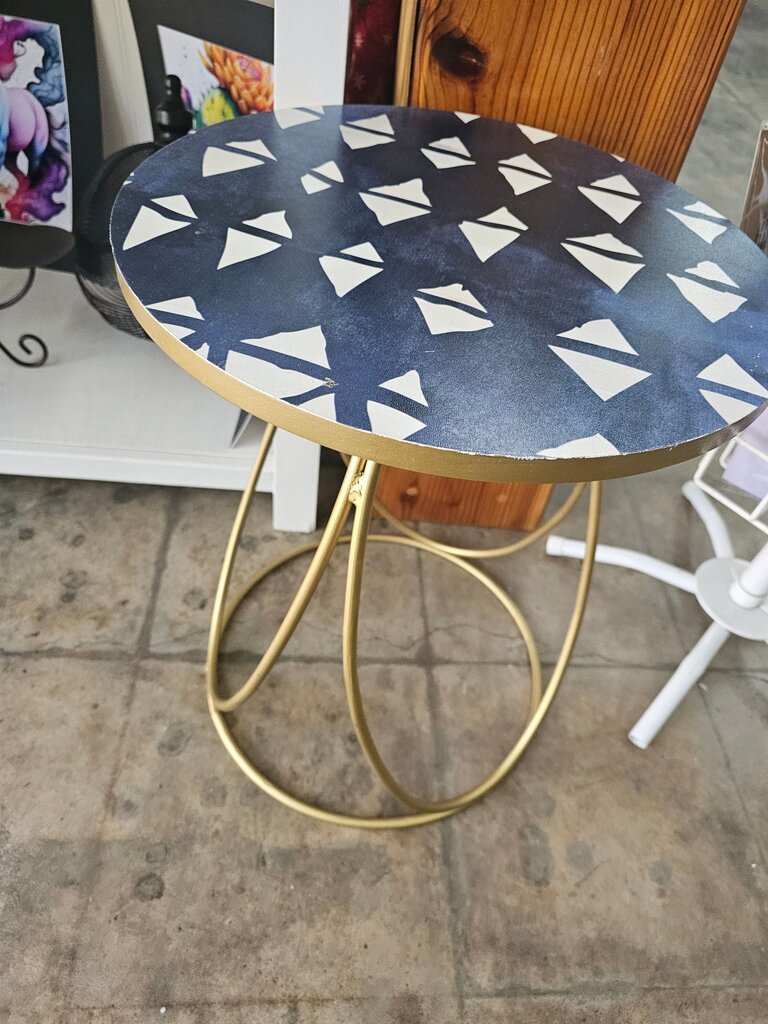 Round Accent Table with Geometric Design