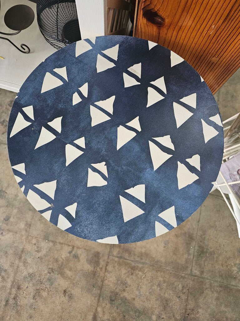 Round Accent Table with Geometric Design