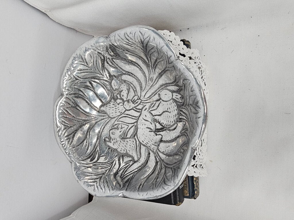 Vintage Arthur Court Rabbits Cabbage Leaves 8" Scalloped Bunny Bowl