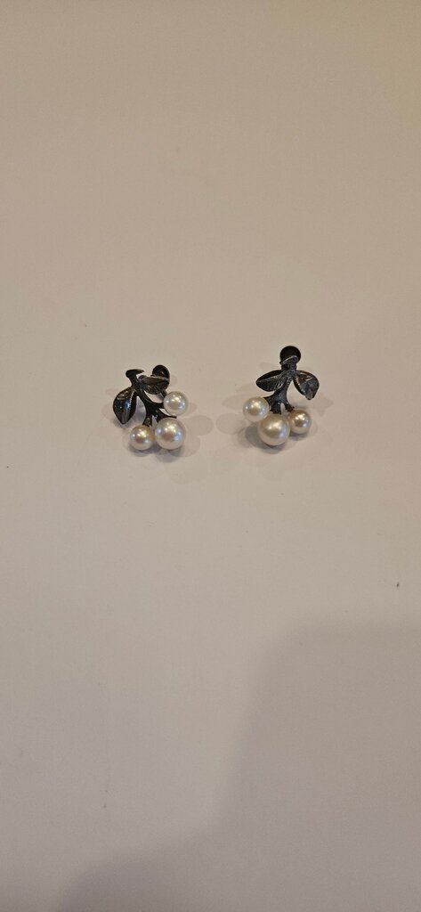 Vintage Floral Pearl Earrings
