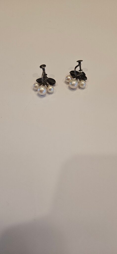 Vintage Floral Pearl Earrings