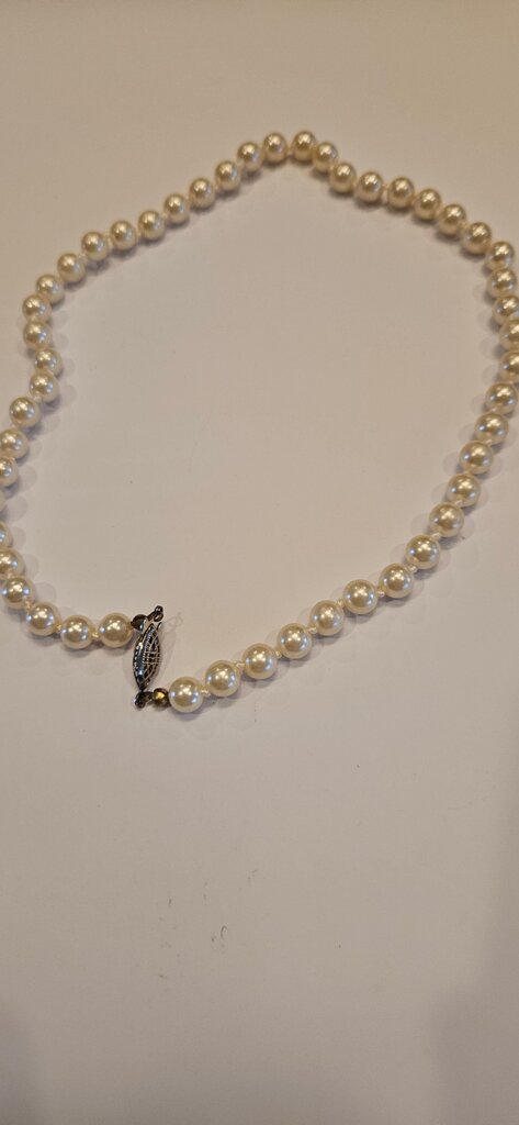 Classic Pearl Necklace