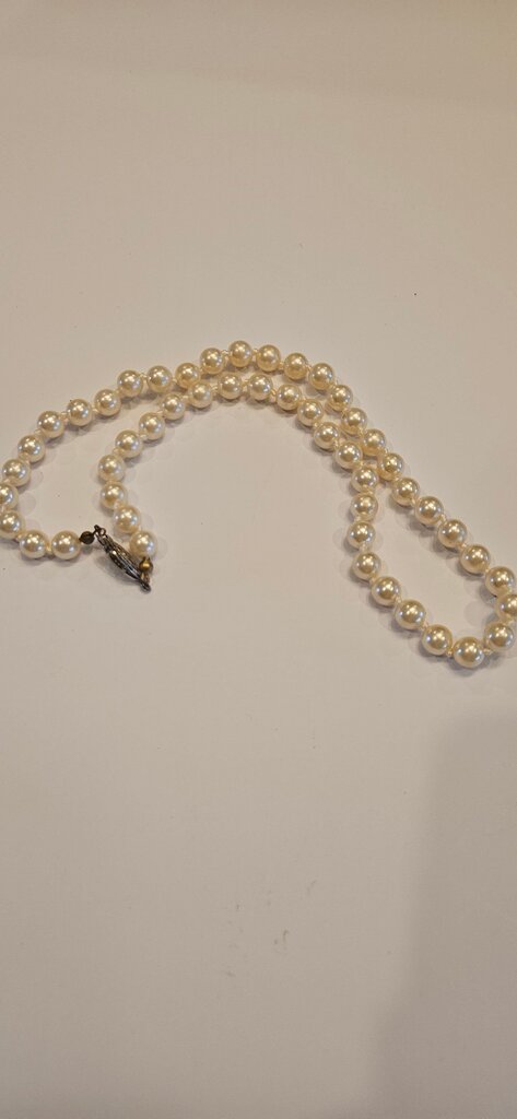 Classic Pearl Necklace