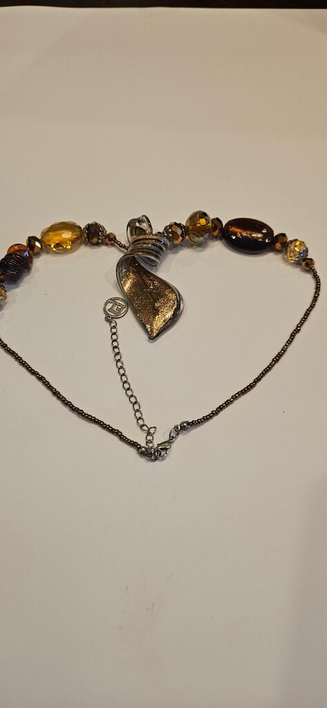 Elegant Gold-Tone Beaded Necklace with Pendant