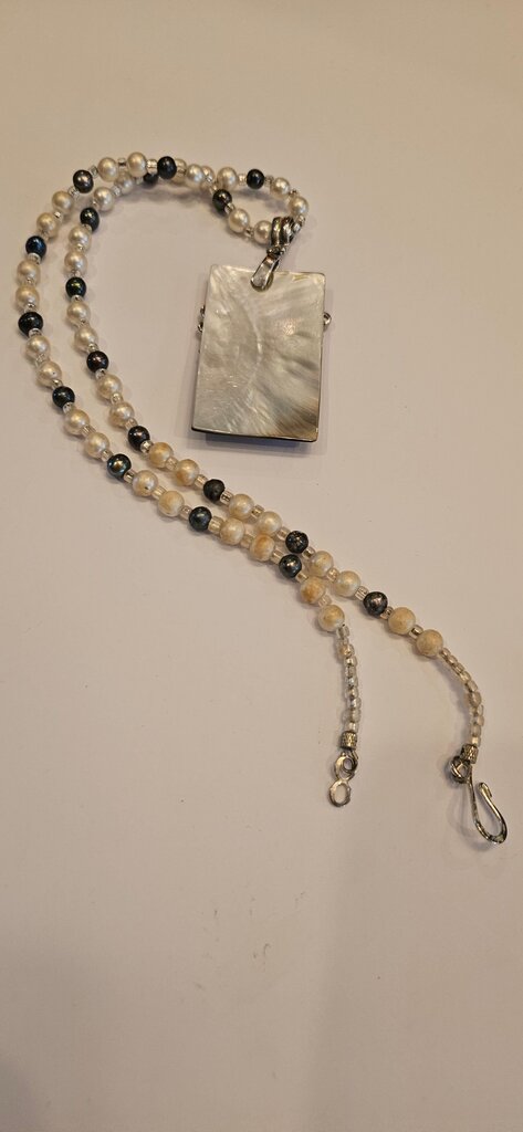 Elegant Pearl and Silver Pendant Necklace