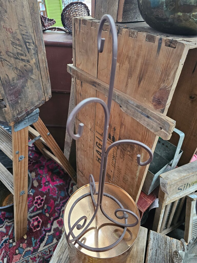 Decorative Metal Jewelry Holder label
