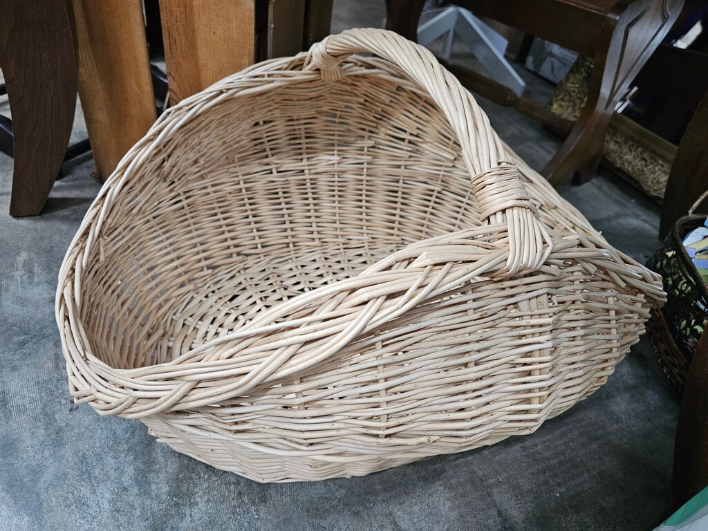 Gathering Extra Large Woven Wicker Basket with Handle label