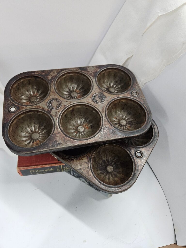 Vintage 1940s Fluted Muffin Tins label