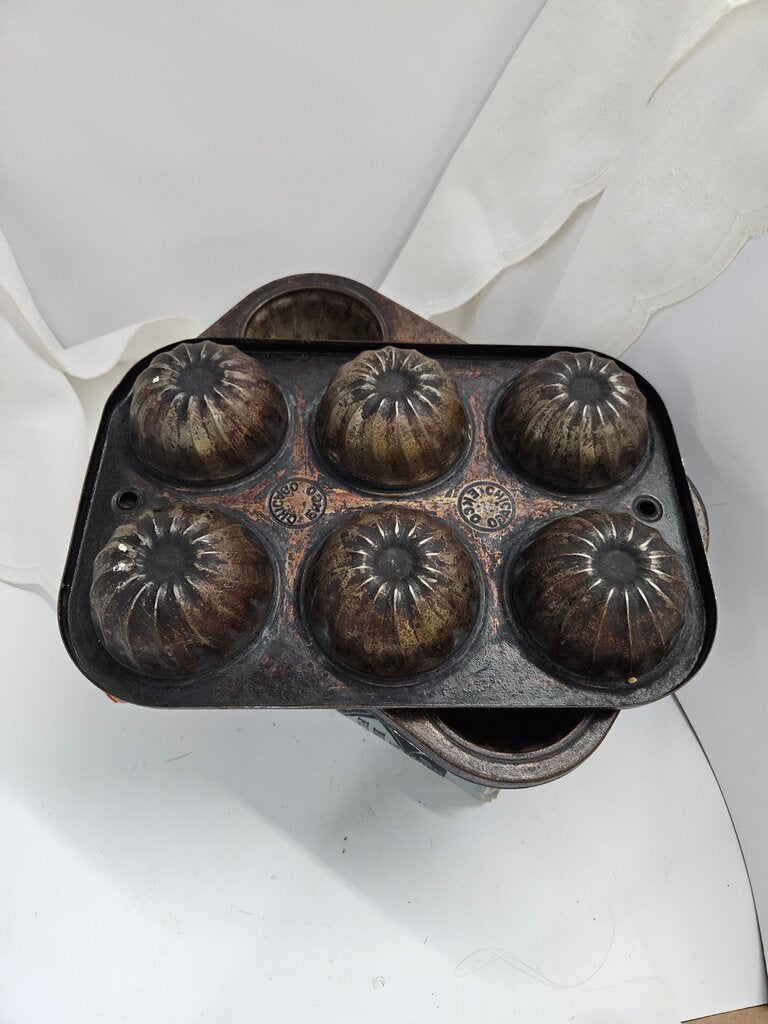Vintage 1940s Fluted Muffin Tins label