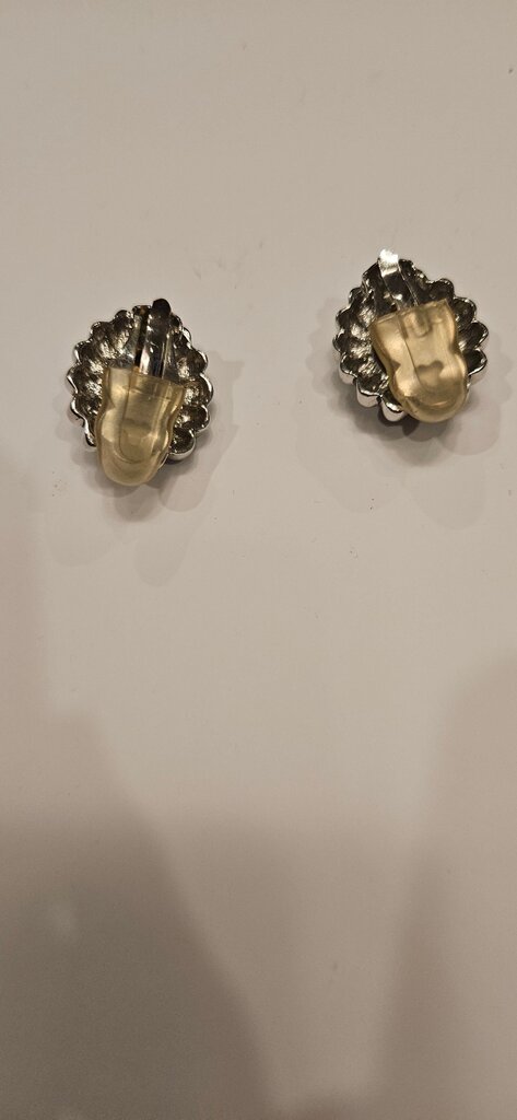 Vintage Floral Design Clip-On Earrings
