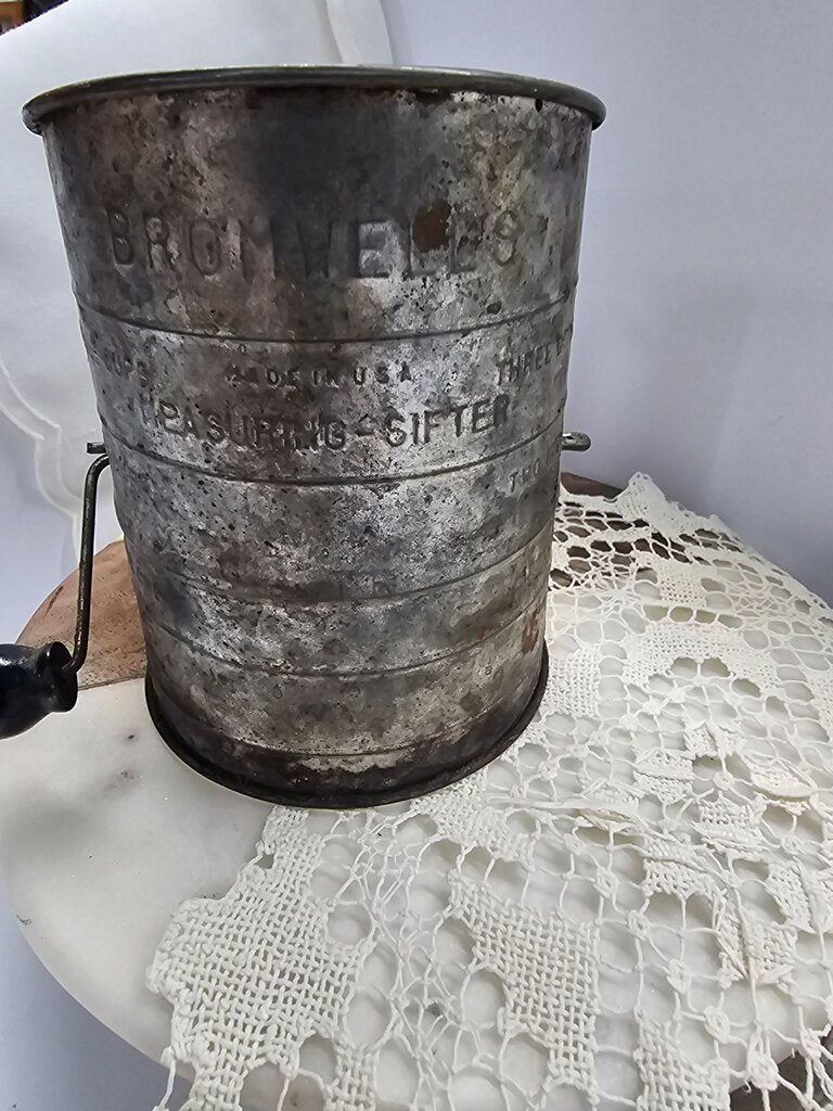 Vintage Bromwell's 3 cup Measuring Sifter w/ knob Great for Country Kitchen or Farmhouse Kitchen