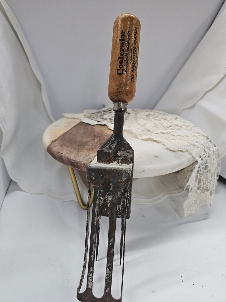 Vintage 1940s The Coolerator Company Advertising Ice Scraper w Wooden Handle 12"