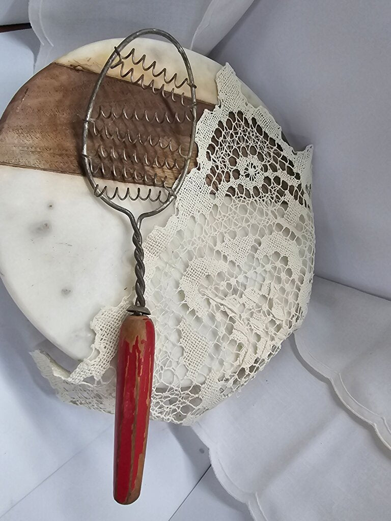 Vintage Red Wood Handle Twisted Wire Whisk Egg Beater Retro Kitchen Utensil