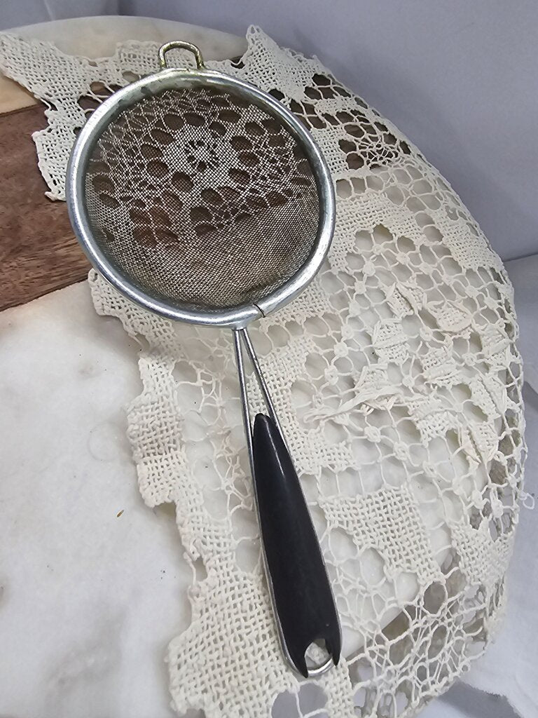 VINTAGE Mini Sieve, Hand Sifter, Tea Strainer, Flour Sifter, Kitchen Gadget, Black Handle, Vintage Gadget