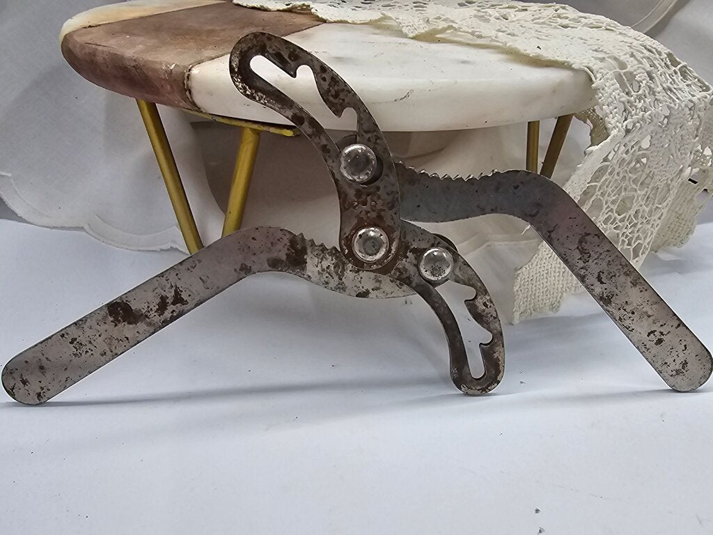 Antique Metal Jar Lid Opener, Adjustable, 1940’s, Farmhouse/Country/Rustic Kitchen Decor, Functional, Kitchen Gadget