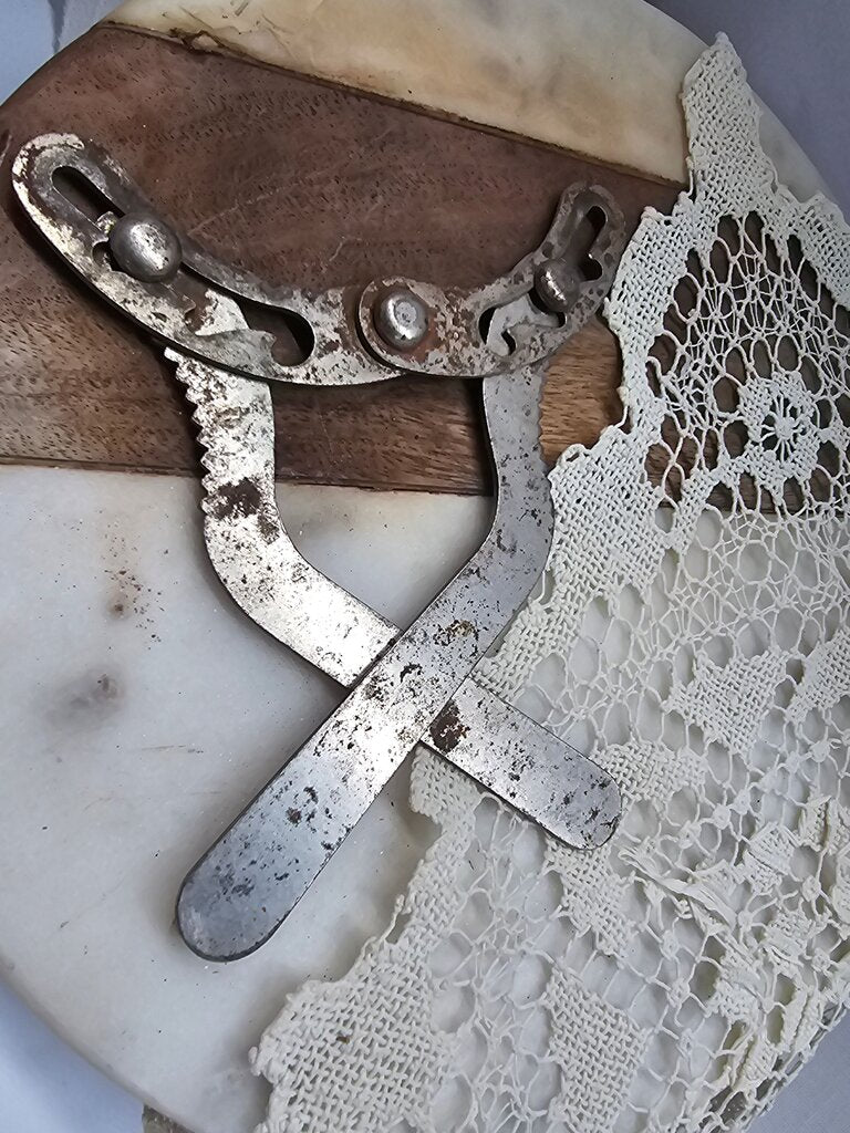 Antique Metal Jar Lid Opener, Adjustable, 1940’s, Farmhouse/Country/Rustic Kitchen Decor, Functional, Kitchen Gadget