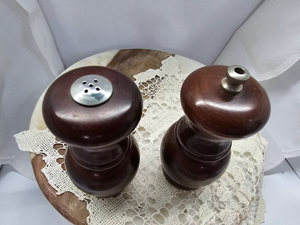 Set of Wooden pepper Grinder Mill & Salt Shaker AS IS