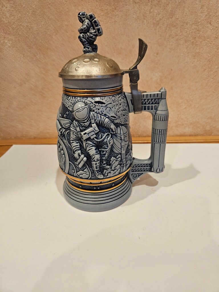 Avon Lidded Stein Conquest of Space 1991 Numbered Astronaut Shuttle