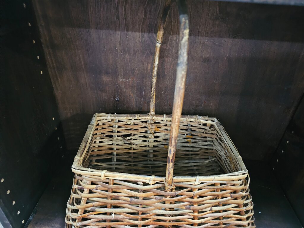 Vintage Farmhouse Gathering Basket country cottage