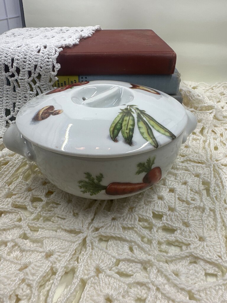 Apilco France Classic Porcelain GARDEN VEGETABLE Soup Bowl Crock