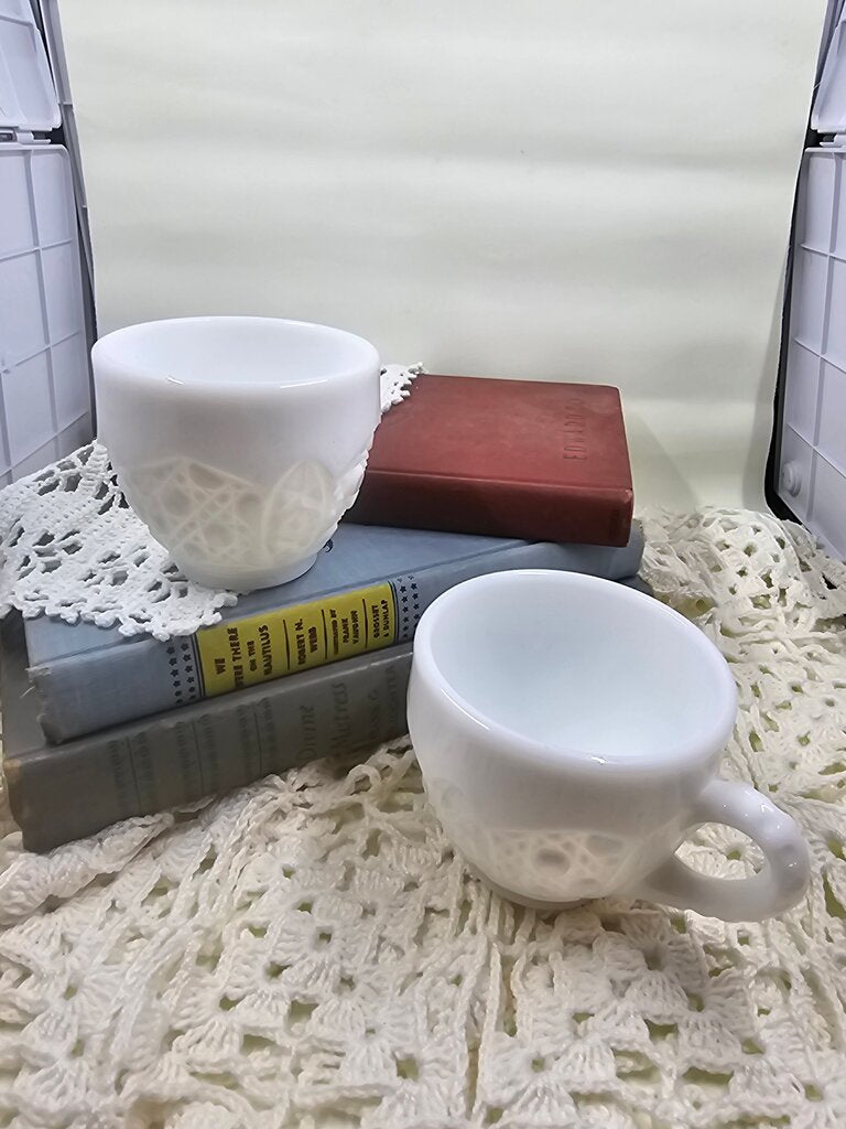Vintage Milk Glass Coffee Cups/ tea mugs/punch drink Set