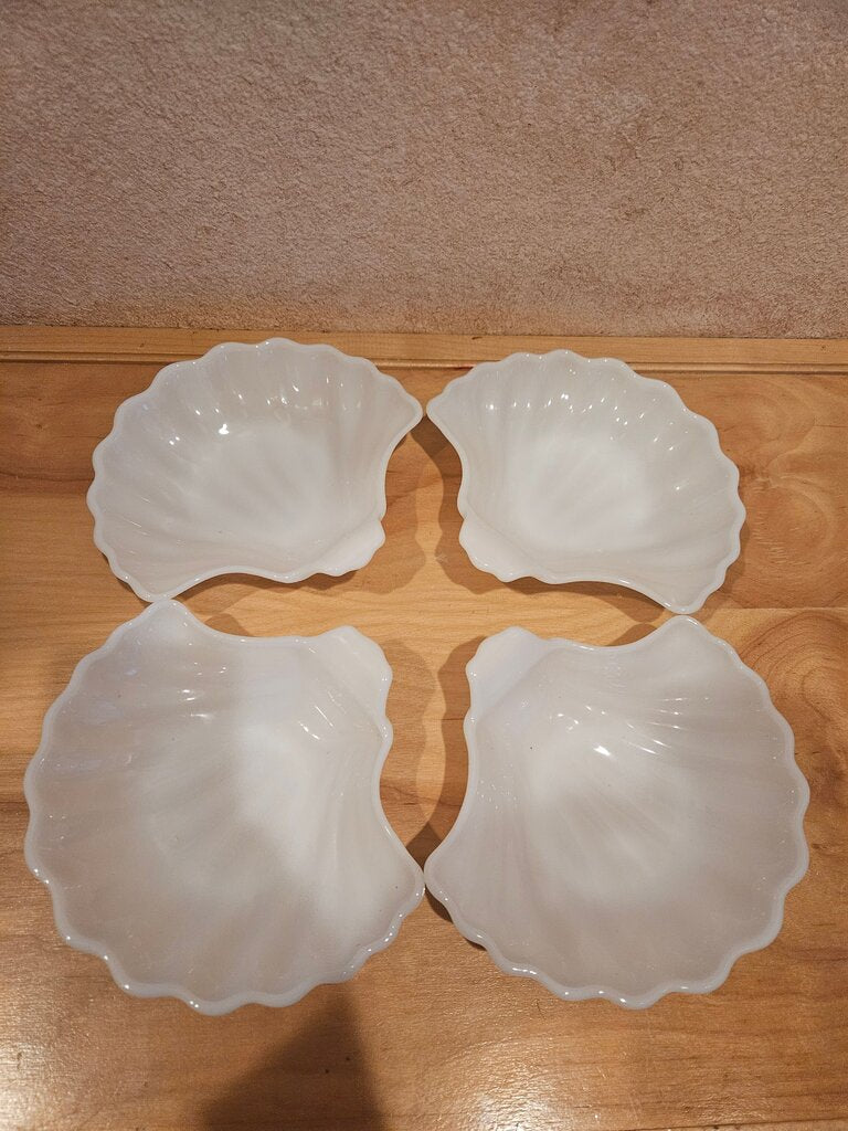 Set of 4 Vintage Anchor Hocking White Milk Glass Shell Dish, Soap Dish, Trinket Dish, Beach Decor, Candy Dish, Catchall, Clam Shell, Seashell