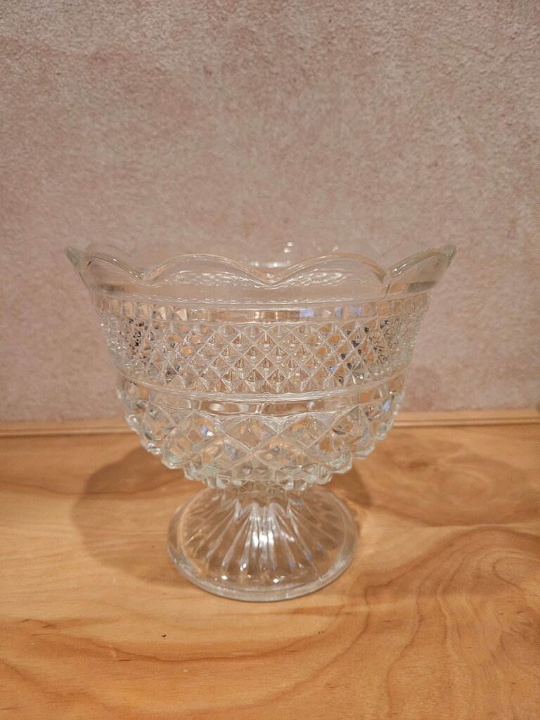 Anchor Hocking Footed compote Pedestal Centerpiece Bowl with Scalloped Edge