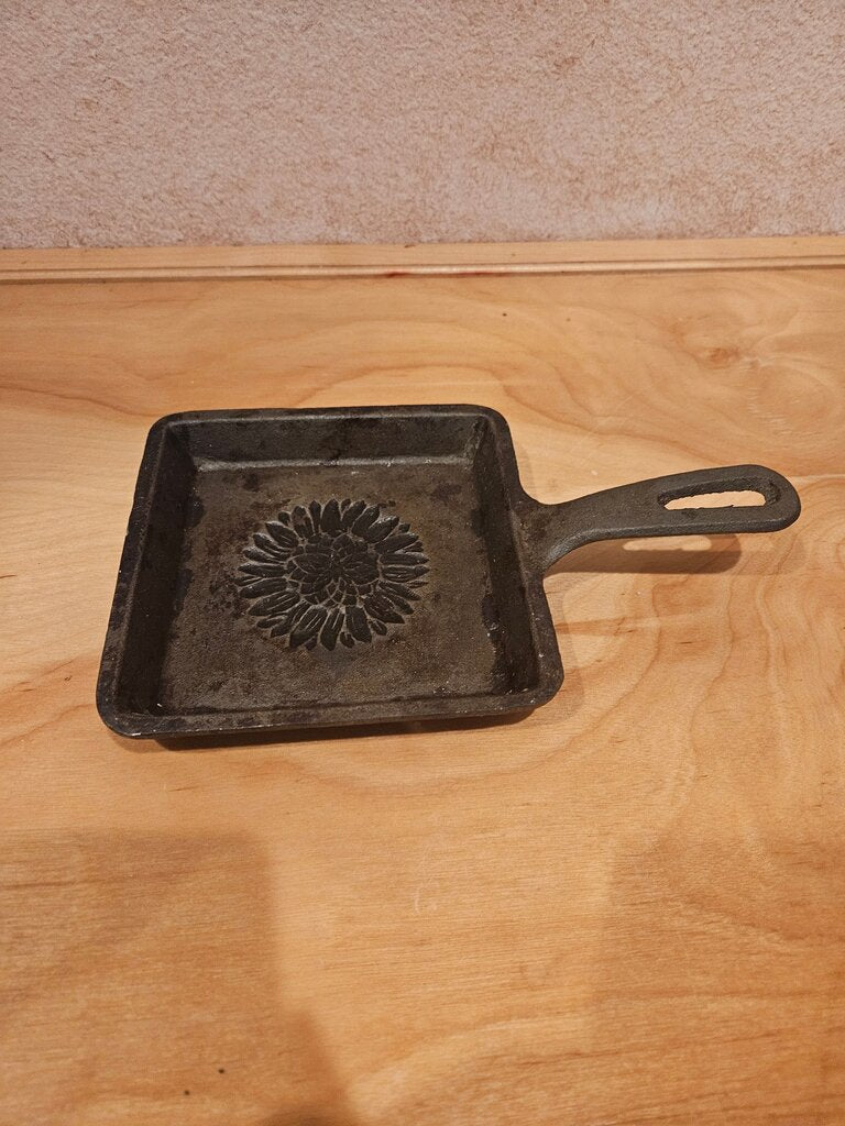 Cast Iron Flower Pattern Skillet Skillet Frying Pan Camping Western Primitive Cowboy for Home Decor