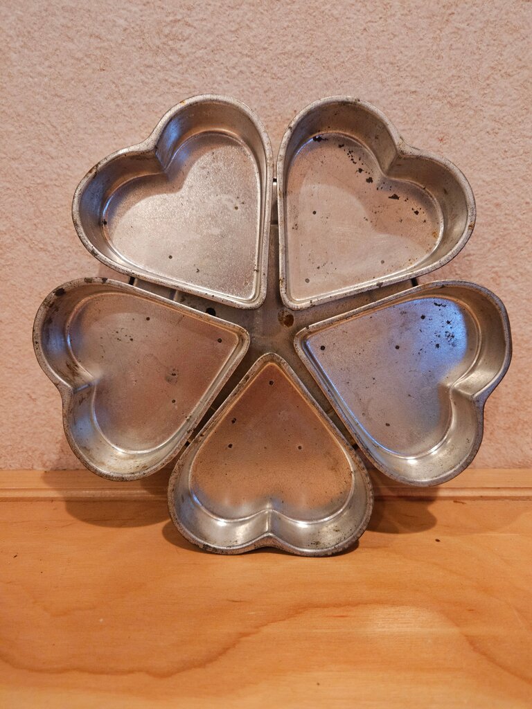 heart shaped mold / aluminum metal molds / linking heart shaped aluminum tin / 1960s heart turned flower mold