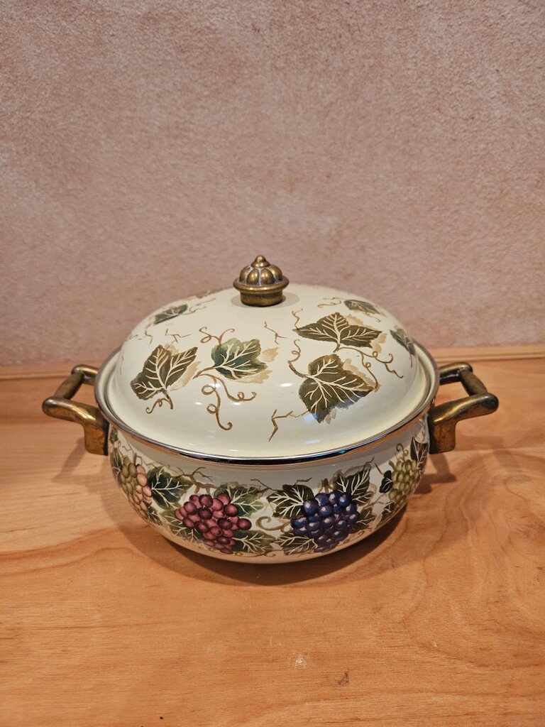 Tabletops Unlimited CABERNET Grape Stock Pot W/ Lid Dutch Oven Vitroceramic Grape Vine Design Serving Dish