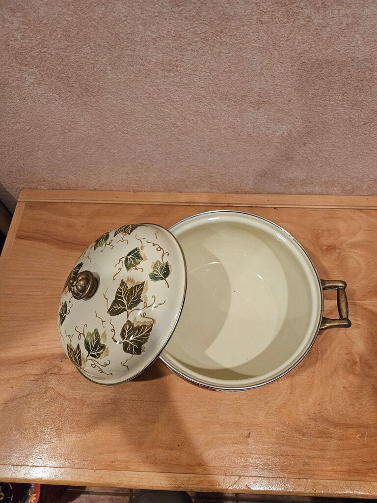 Tabletops Unlimited CABERNET Grape Stock Pot W/ Lid Dutch Oven Vitroceramic Grape Vine Design Serving Dish