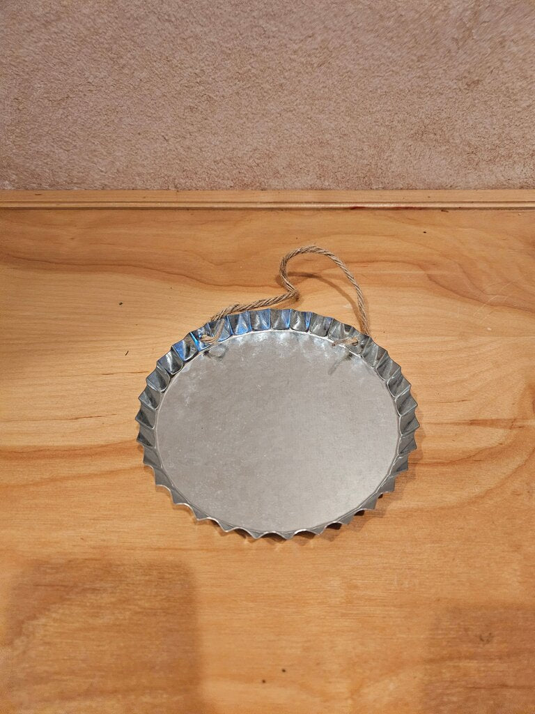 Decorative Galvanized Bottle Cap for framing with Twine Hanger