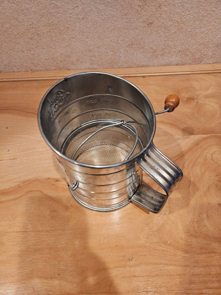 Vintage 3 Cup Good Cook SIFTER with original advertisement