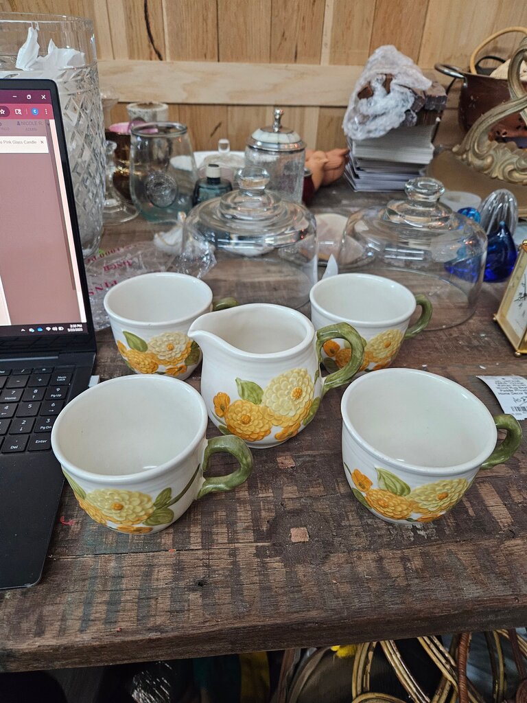 Vintage 4 set Floral Metlox Poppytrail Vernon Sculptured Zennia Cup