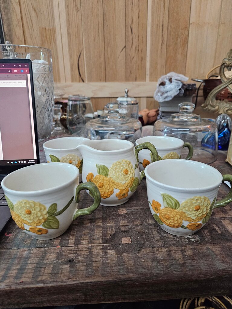 Vintage 4 set Floral Metlox Poppytrail Vernon Sculptured Zennia Cup